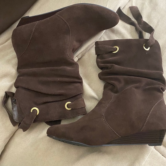 Woman’s boots - Picture 2 of 3